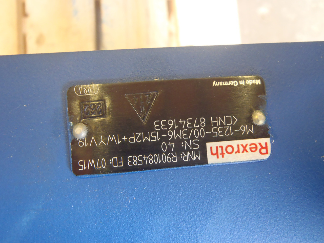 New Holland 87341633 - M6-1235-00/3M6-15M2P-1WYV19 - Válvula hidráulica de Máquina de construção: foto 1 New Holland 87341633 - M6-1235-00/3M6-15M2P-1WYV19 - Válvula hidráulica de Máquina de construção: foto 1