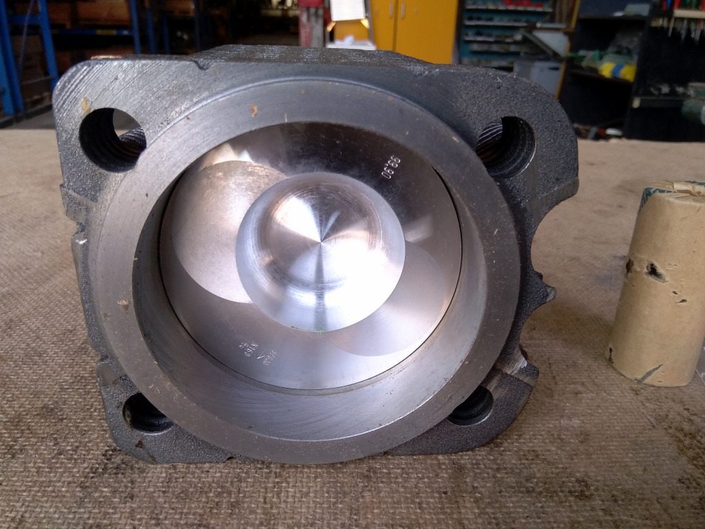 O&K 1484444 - - Piston/ Anel/ Buch de Máquina de construção: foto 3 O&K 1484444 - - Piston/ Anel/ Buch de Máquina de construção: foto 3