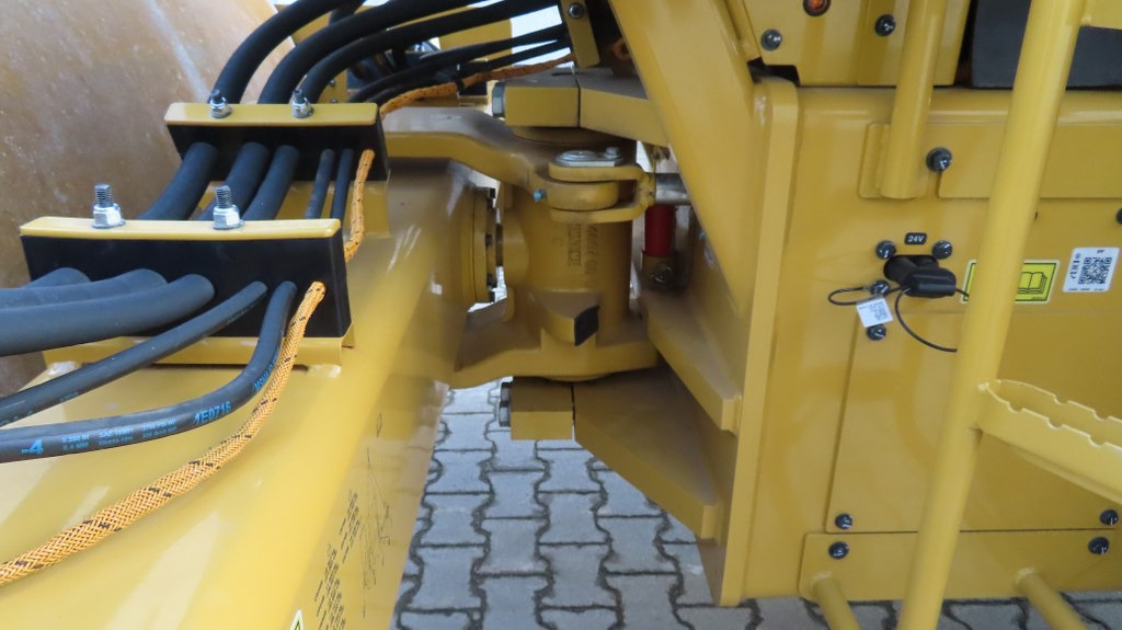 Compactador Caterpillar CS66B: foto 13