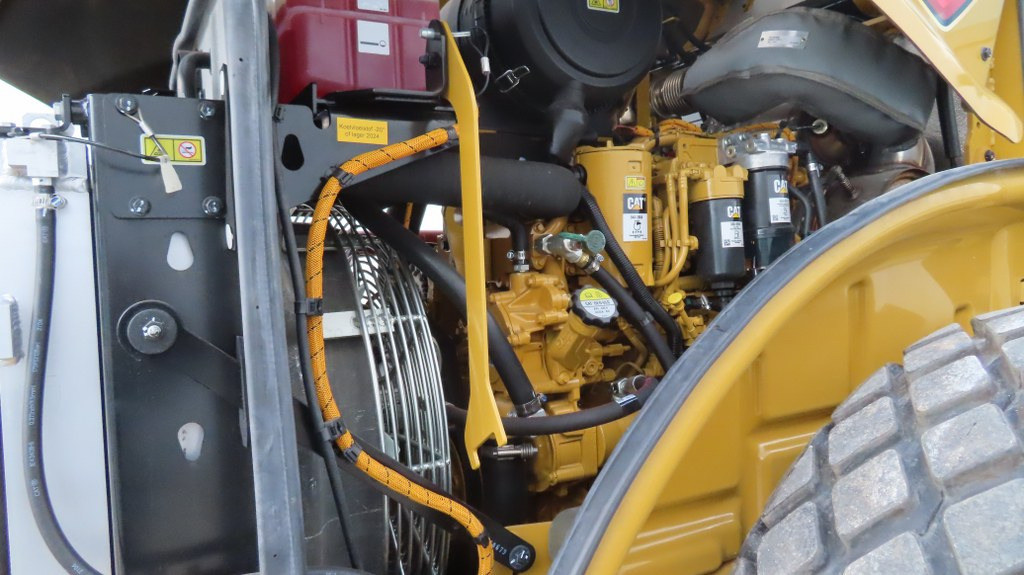 Compactador Caterpillar CS66B: foto 9