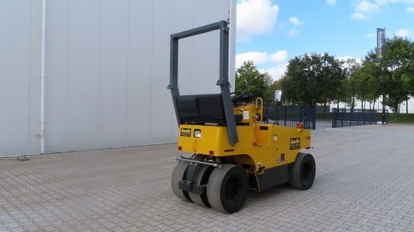 Sakai TS 160-2 - Compactador de pneus: foto 2 Sakai TS 160-2 - Compactador de pneus: foto 2