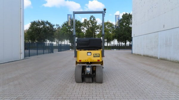 Sakai TS 160-3 - Compactador de pneus: foto 3 Sakai TS 160-3 - Compactador de pneus: foto 3
