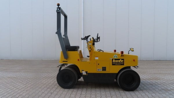 Sakai TS 160-3 - Compactador de pneus: foto 1 Sakai TS 160-3 - Compactador de pneus: foto 1