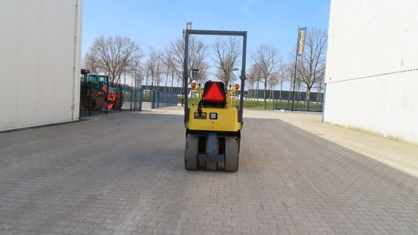 Sakai TS 160 - Compactador de pneus: foto 3 Sakai TS 160 - Compactador de pneus: foto 3