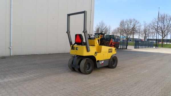 Sakai TS 160 - Compactador de pneus: foto 2 Sakai TS 160 - Compactador de pneus: foto 2