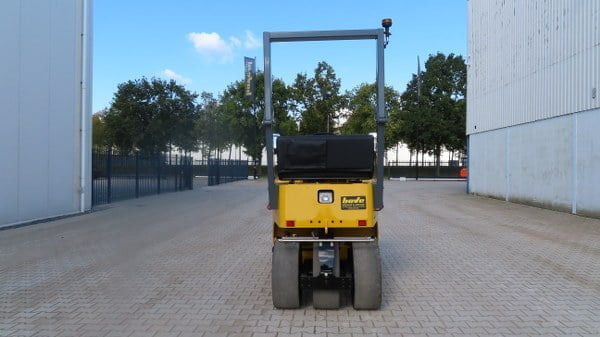 Saski TS 160-3 - Compactador de pneus: foto 3 Saski TS 160-3 - Compactador de pneus: foto 3