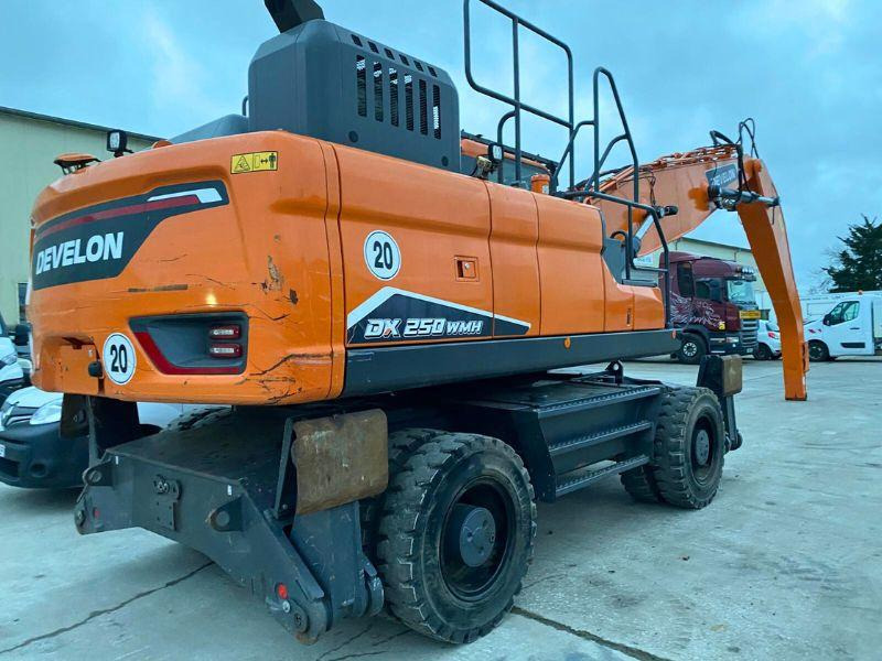 Doosan DX 250 W - Escavadeira de rodas: foto 3 Doosan DX 250 W - Escavadeira de rodas: foto 3