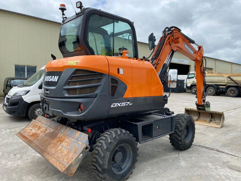 Doosan DX57W - Escavadeira de rodas: foto 3 Doosan DX57W - Escavadeira de rodas: foto 3