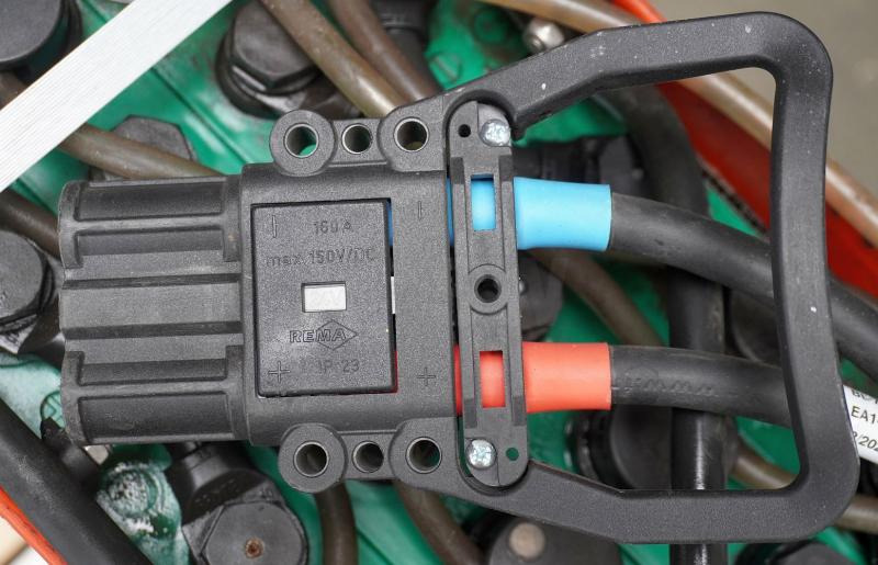 GRUMA 24 Volt 2 PzS 250 Ah - Bateria automotiva: foto 4 GRUMA 24 Volt 2 PzS 250 Ah - Bateria automotiva: foto 4