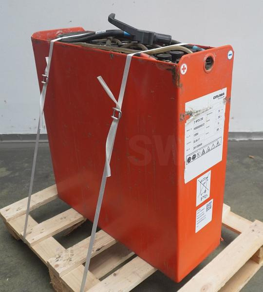 GRUMA 24 Volt 2 PzS 250 Ah - Bateria automotiva: foto 1 GRUMA 24 Volt 2 PzS 250 Ah - Bateria automotiva: foto 1
