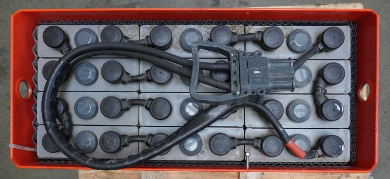 GRUMA 24 Volt 3 PzV 330 Ah - Bateria automotiva: foto 3 GRUMA 24 Volt 3 PzV 330 Ah - Bateria automotiva: foto 3