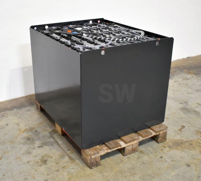 GRUMA 80 Volt 5 PzS 775 Ah - Bateria automotiva: foto 2 GRUMA 80 Volt 5 PzS 775 Ah - Bateria automotiva: foto 2