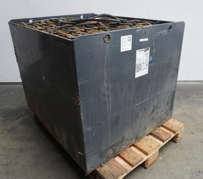 GRUMA 80 Volt 5 PzS 775 Ah - Bateria automotiva: foto 1 GRUMA 80 Volt 5 PzS 775 Ah - Bateria automotiva: foto 1