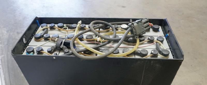 HAWKER 24 Volt 6 PzS 930 Ah - Bateria automotiva: foto 4 HAWKER 24 Volt 6 PzS 930 Ah - Bateria automotiva: foto 4
