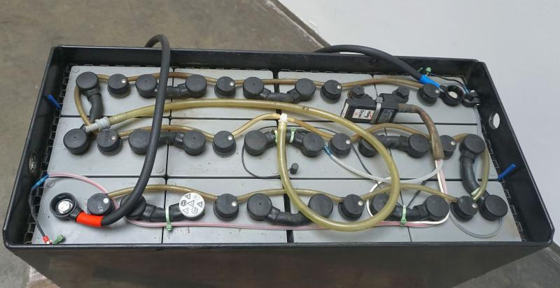HAWKER 24 Volt 6 PzS 930 Ah - Bateria automotiva: foto 2 HAWKER 24 Volt 6 PzS 930 Ah - Bateria automotiva: foto 2