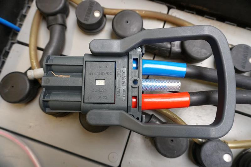 HAWKER 24 Volt 6 PzS 930 Ah - Bateria automotiva: foto 5 HAWKER 24 Volt 6 PzS 930 Ah - Bateria automotiva: foto 5