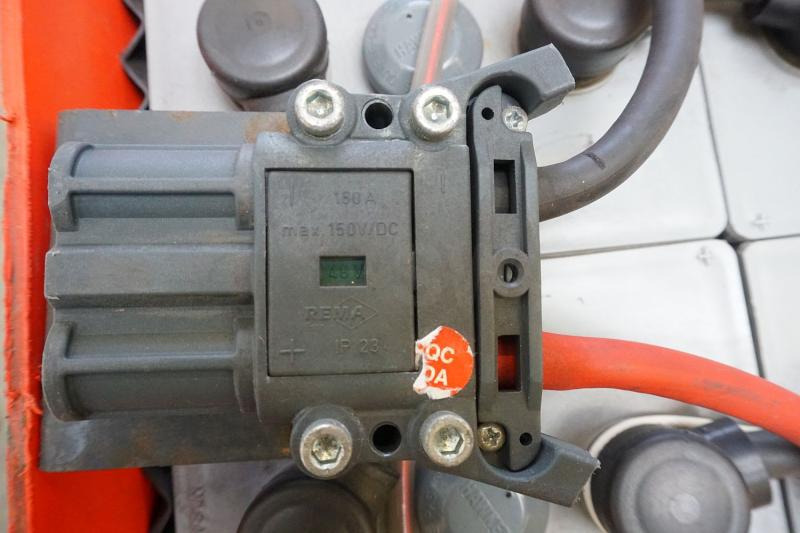 HAWKER 48 Volt 8 PzS 600 Ah - Bateria automotiva: foto 4 HAWKER 48 Volt 8 PzS 600 Ah - Bateria automotiva: foto 4