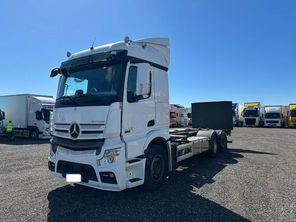 Mercedes-Benz ACTROS 2753 serie 7588 - Caminhão transportador de contêineres/ Caixa móvel: foto 1 Mercedes-Benz ACTROS 2753 serie 7588 - Caminhão transportador de contêineres/ Caixa móvel: foto 1