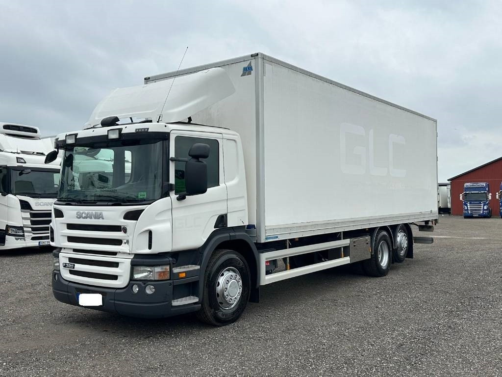 Scania P320LB6X2*4MNB serie 9057 - Caminhão furgão: foto 1 Scania P320LB6X2*4MNB serie 9057 - Caminhão furgão: foto 1