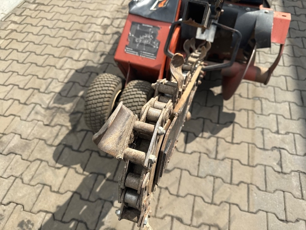 Ditch Witch 1820 - Colocadora de tubagem: foto 4 Ditch Witch 1820 - Colocadora de tubagem: foto 4