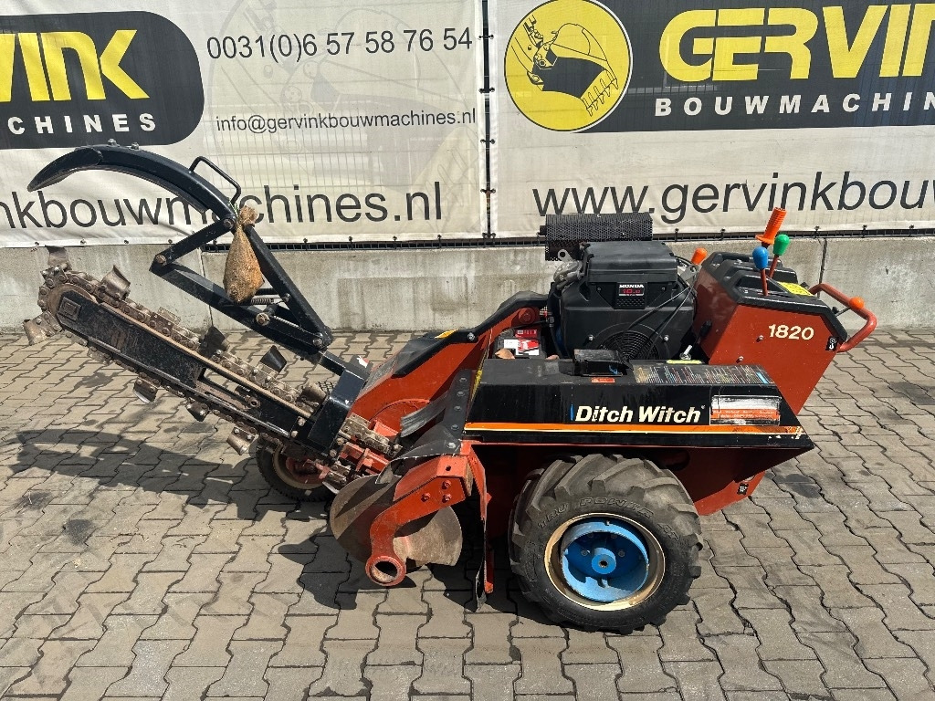 Ditch Witch 1820 - Colocadora de tubagem: foto 1 Ditch Witch 1820 - Colocadora de tubagem: foto 1