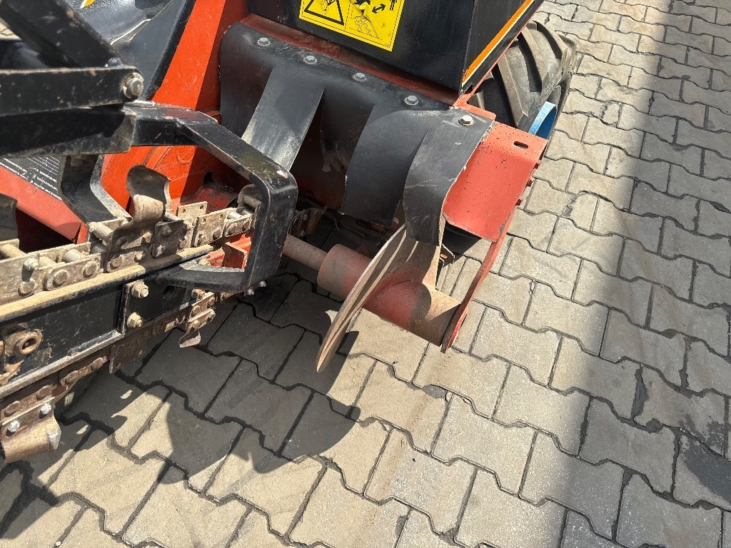 Ditch Witch 1820 - Colocadora de tubagem: foto 5 Ditch Witch 1820 - Colocadora de tubagem: foto 5