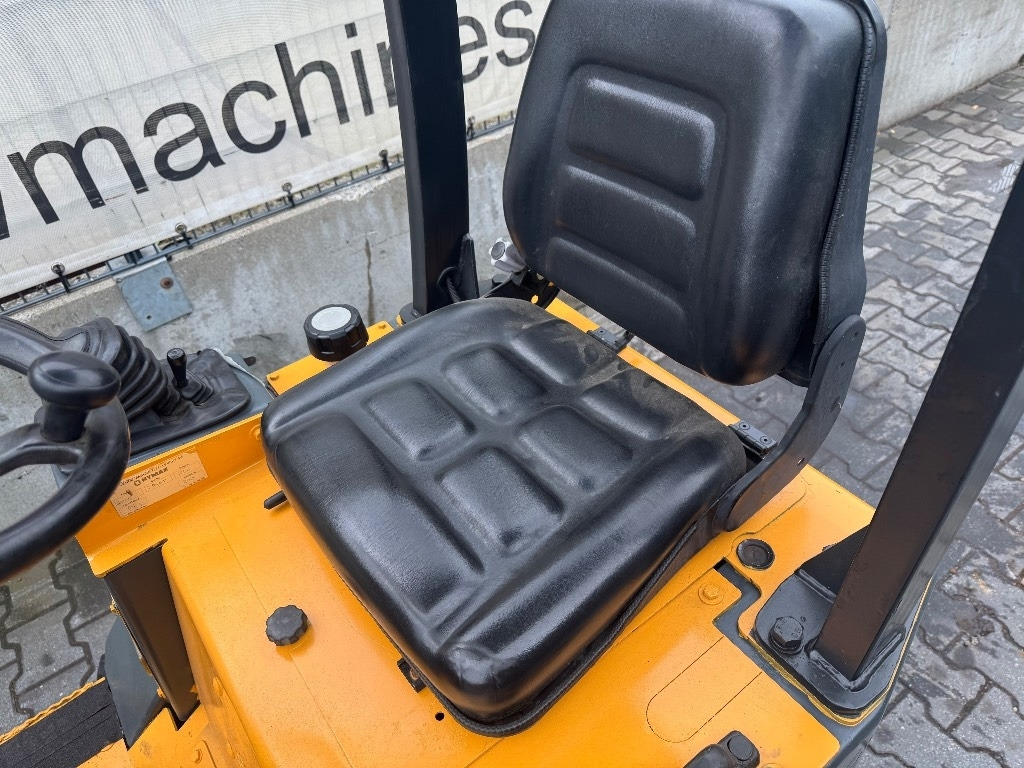 GiANT B204SW  - Carregadeira articulada: foto 5 GiANT B204SW  - Carregadeira articulada: foto 5