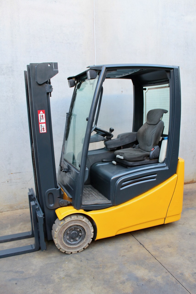 Jungheinrich EFG 216k 450 DZ - Empilhadeira elétrica: foto 3 Jungheinrich EFG 216k 450 DZ - Empilhadeira elétrica: foto 3