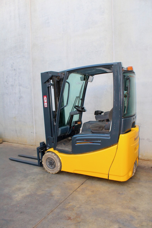 Jungheinrich EFG 216k 450 DZ - Empilhadeira elétrica: foto 4 Jungheinrich EFG 216k 450 DZ - Empilhadeira elétrica: foto 4