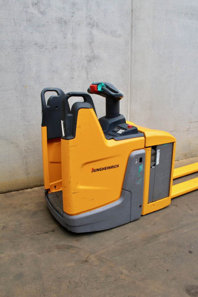 Jungheinrich ERE 125 LI-ION - Porta-palete: foto 4 Jungheinrich ERE 125 LI-ION - Porta-palete: foto 4
