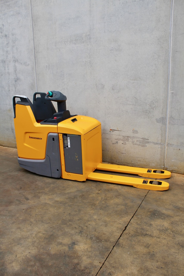 Jungheinrich ERE 225 LI-ION - Porta-palete: foto 4 Jungheinrich ERE 225 LI-ION - Porta-palete: foto 4