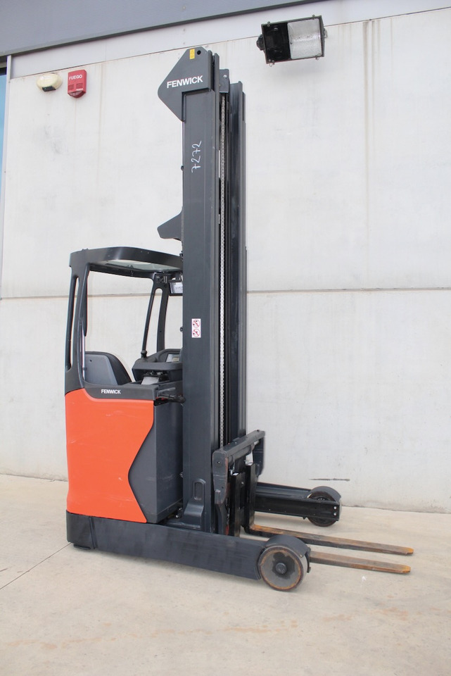 Linde R 16 - Empilhador retráctil: foto 1 Linde R 16 - Empilhador retráctil: foto 1