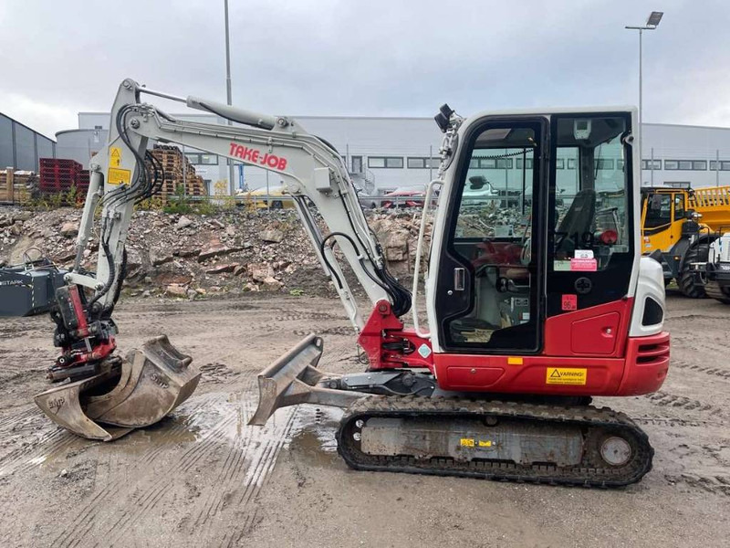 Takeuchi TB 240 - Mini escavadeira: foto 1 Takeuchi TB 240 - Mini escavadeira: foto 1