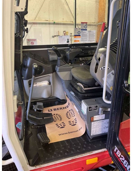 Takeuchi TB 240 - Mini escavadeira: foto 5 Takeuchi TB 240 - Mini escavadeira: foto 5