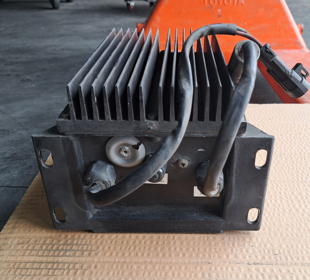 BATTERY CHARGER 12V – VECTOR - Bateria automotiva: foto 3 BATTERY CHARGER 12V – VECTOR - Bateria automotiva: foto 3