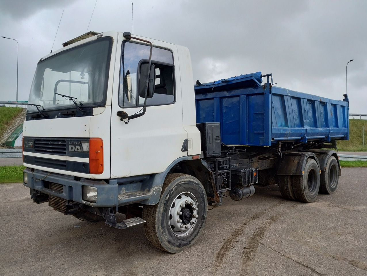 DAF 75 CF ATI 340 6x4 - Caminhão basculante: foto 1 DAF 75 CF ATI 340 6x4 - Caminhão basculante: foto 1