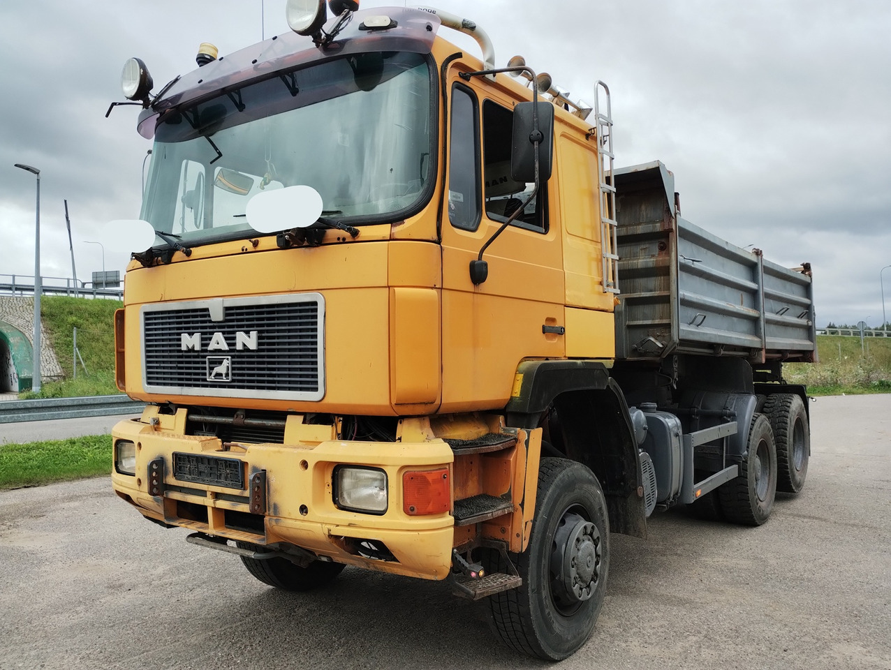 MAN F90 19-372 6X4 - 4 - Caminhão basculante: foto 1 MAN F90 19-372 6X4 - 4 - Caminhão basculante: foto 1