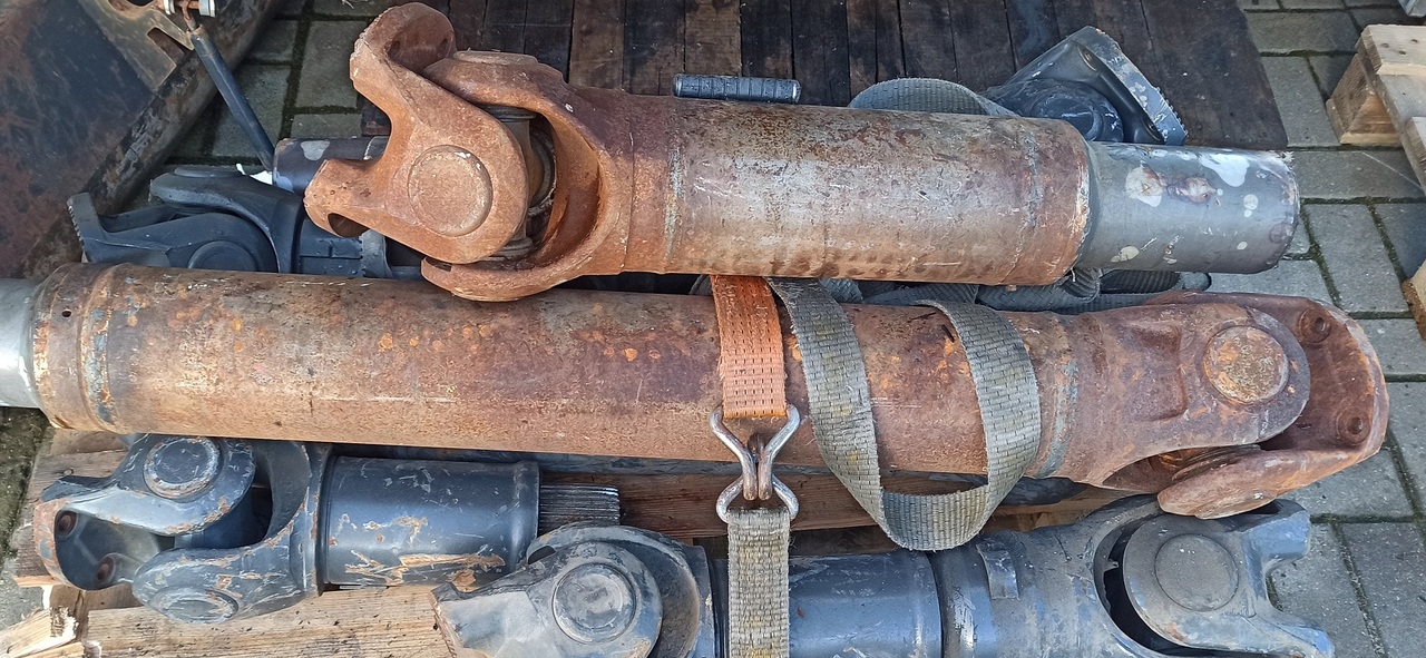 MERCEDES-BENZ Actros MP1 MP2 MP3 4x2 4x4 6x2 6x4 6x6 8x2 8x4 8x6 8x8 - Veio de transmissão de Caminhão: foto 3 MERCEDES-BENZ Actros MP1 MP2 MP3 4x2 4x4 6x2 6x4 6x6 8x2 8x4 8x6 8x8 - Veio de transmissão de Caminhão: foto 3