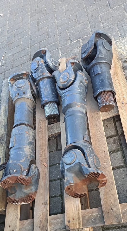 MERCEDES-BENZ Actros MP1 MP2 MP3 4x2 4x4 6x2 6x4 6x6 8x2 8x4 8x6 8x8 - Veio de transmissão de Caminhão: foto 1 MERCEDES-BENZ Actros MP1 MP2 MP3 4x2 4x4 6x2 6x4 6x6 8x2 8x4 8x6 8x8 - Veio de transmissão de Caminhão: foto 1