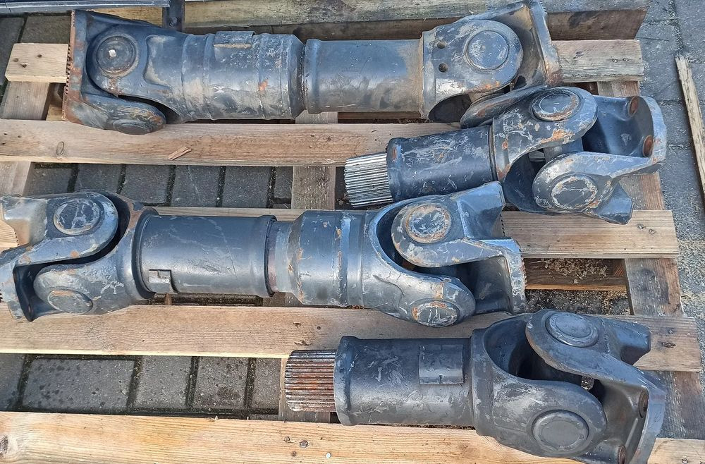 WAŁ NAPĘDOWY ACTROS MP1 MP2 MP3 4x2 4x4 6x4 6x6 6x2 8x2 8x4 8x6 8x8 - Veio de transmissão de Caminhão: foto 2 WAŁ NAPĘDOWY ACTROS MP1 MP2 MP3 4x2 4x4 6x4 6x6 6x2 8x2 8x4 8x6 8x8 - Veio de transmissão de Caminhão: foto 2