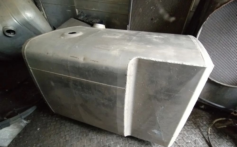 Zbiornik paliwa IVECO 100x70x70 450 LIT - Tanque de combustível de Caminhão: foto 2 Zbiornik paliwa IVECO 100x70x70 450 LIT - Tanque de combustível de Caminhão: foto 2