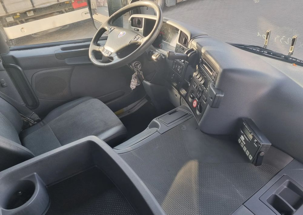 Caminhão frigorífico Scania P400: foto 6