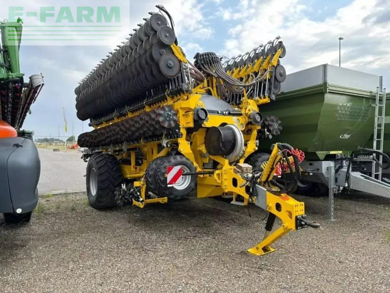 Bednar efecta ce 12000 db - Semeadora combinada: foto 1 Bednar efecta ce 12000 db - Semeadora combinada: foto 1