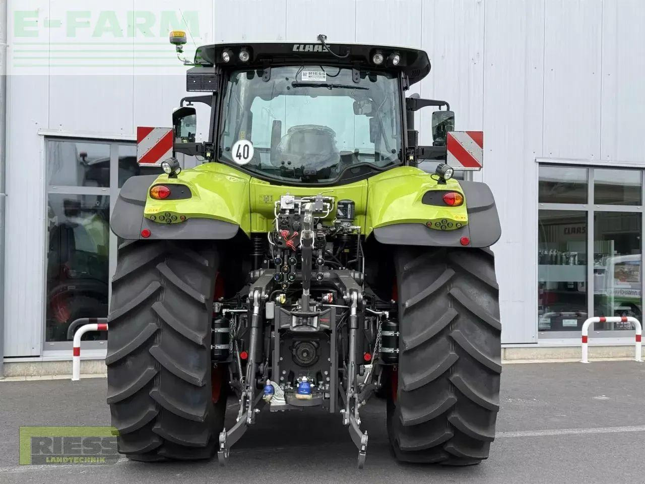 CLAAS axion 800 cis+ hexashift HEXASHIFT CIS+ - Trator: foto 3 CLAAS axion 800 cis+ hexashift HEXASHIFT CIS+ - Trator: foto 3