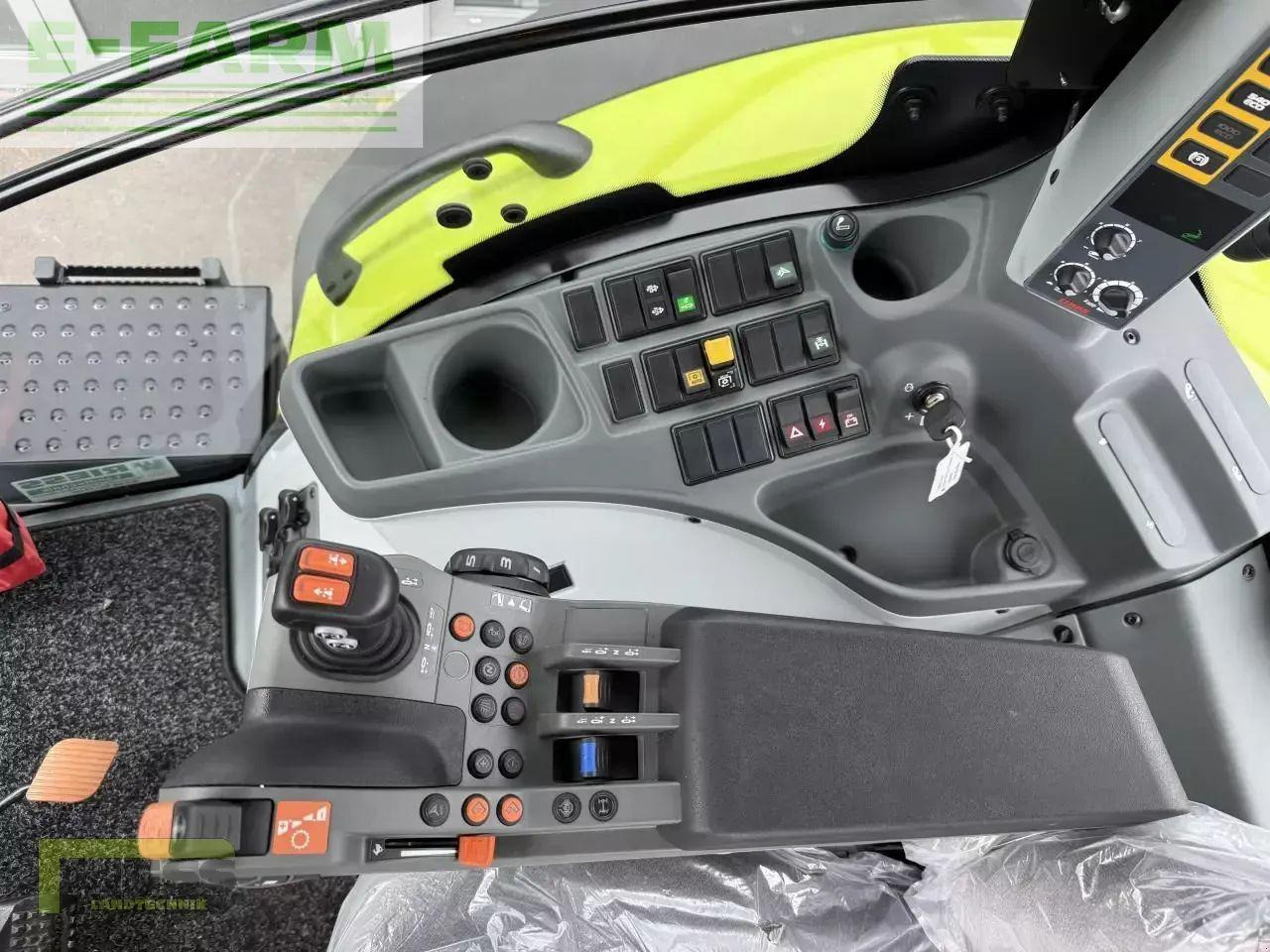 CLAAS axion 800 cis+ hexashift HEXASHIFT CIS+ - Trator: foto 5 CLAAS axion 800 cis+ hexashift HEXASHIFT CIS+ - Trator: foto 5