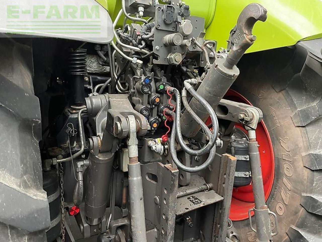 CLAAS axion 830 c-matic CMATIC - Trator: foto 3 CLAAS axion 830 c-matic CMATIC - Trator: foto 3