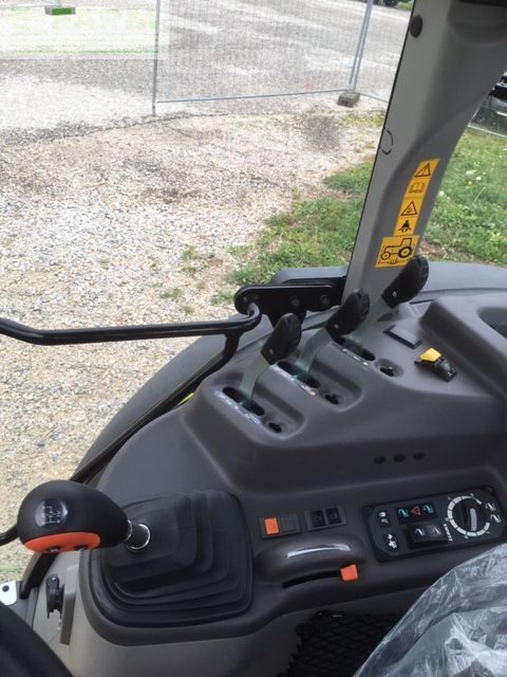 CLAAS axos 240 - Trator: foto 4 CLAAS axos 240 - Trator: foto 4