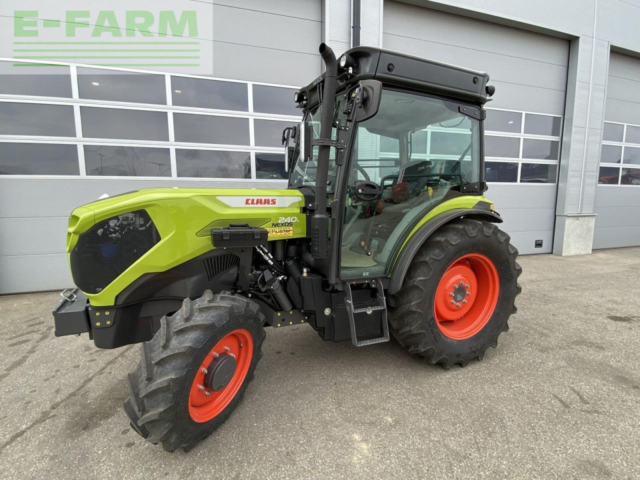 CLAAS nexos 240 l trend - Trator: foto 2 CLAAS nexos 240 l trend - Trator: foto 2