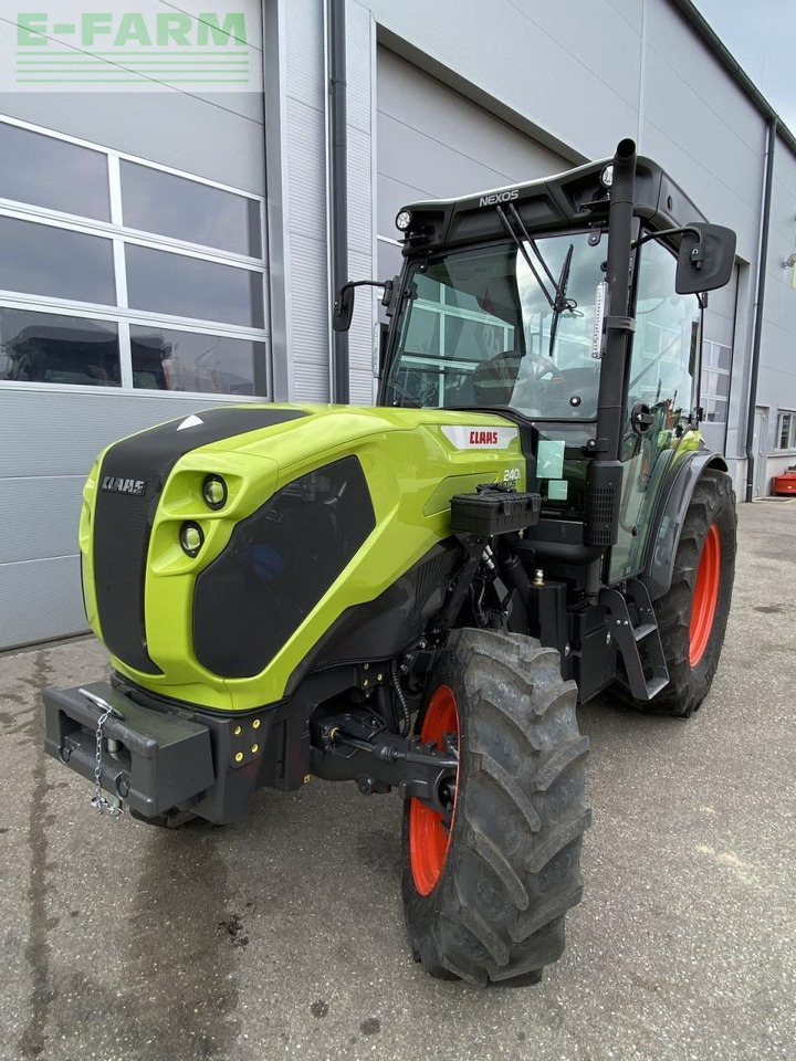 CLAAS nexos 240 l trend - Trator: foto 1 CLAAS nexos 240 l trend - Trator: foto 1