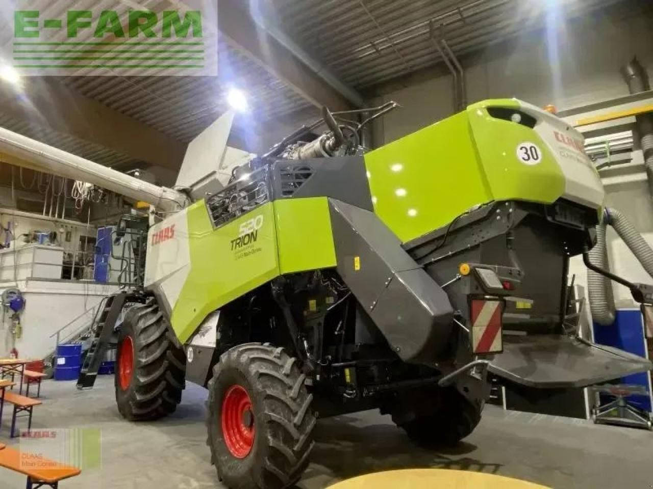 CLAAS trion 520 mit vario 560 - Ceifeira debulhadora: foto 4 CLAAS trion 520 mit vario 560 - Ceifeira debulhadora: foto 4